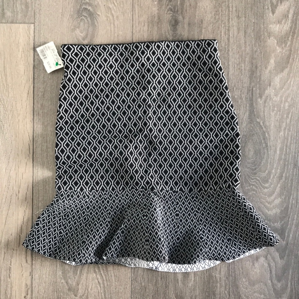 Black & White Patterned Skirt M/L